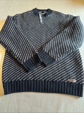 Karl Lagerfeld-NWT/ Men’s M Black & Taupe Patterned Crewneck Sweater